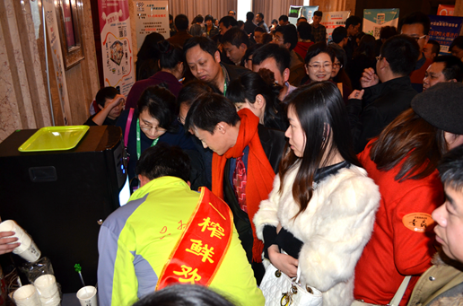 一榨鮮促銷現(xiàn)場